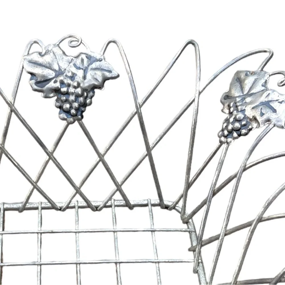 WIRE basket with grapes, collapsible handle, very good condition